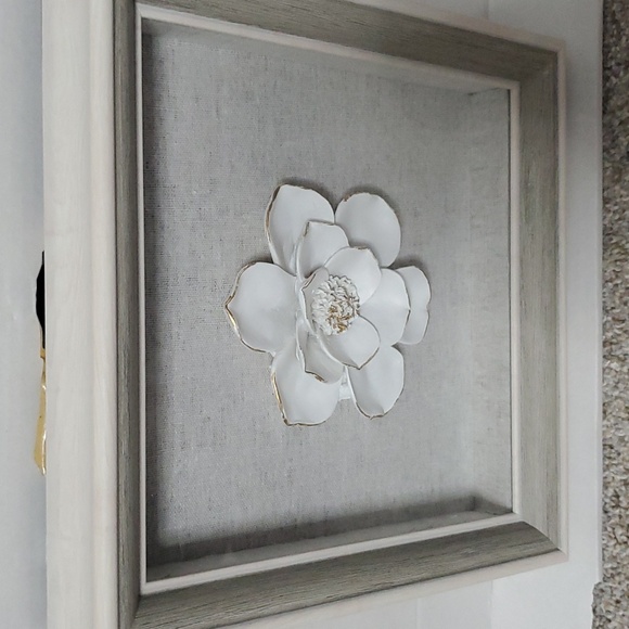 2 NATURAL ELEMENTS FLOWER ACCENT SHADOWBOX - Picture 4 of 7